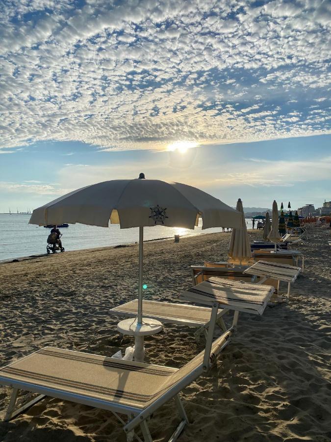 Hotel Vila Mare Дуррес Экстерьер фото