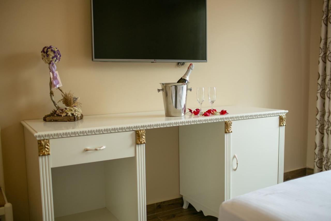 Hotel Vila Mare Дуррес Экстерьер фото